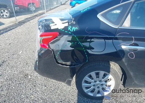 2018 Nissan Sentra S z USA, uszkodzony, nr VIN 3N1AB7AP1JY317430